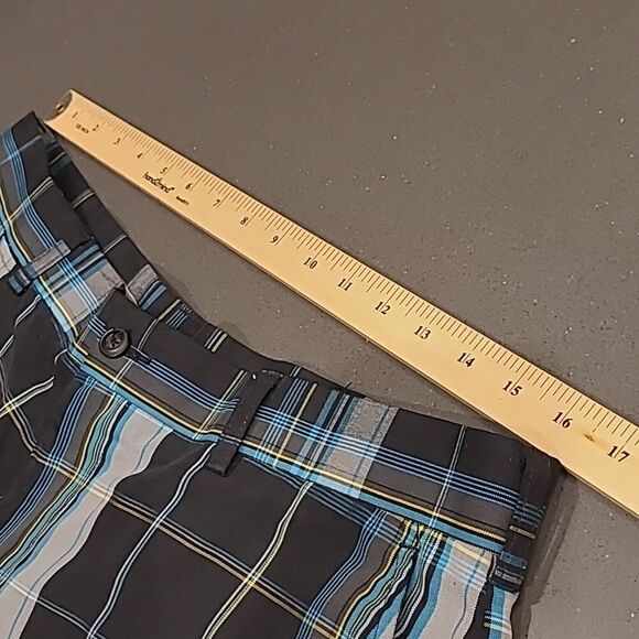 PGA TOUR Pro Series plaid shorts - Picture 3 of 10